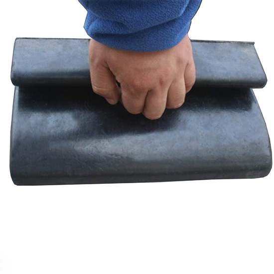Chèn bánh xe tam giác bằng cao su 5 tấn CC-D28